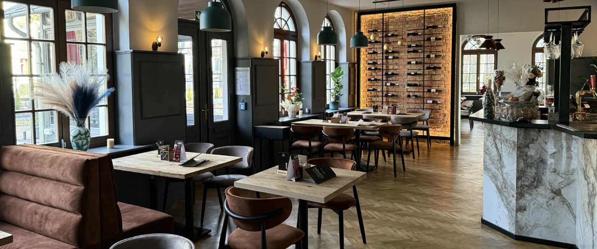 Authentic Greek and international cuisine in centre of Athen0